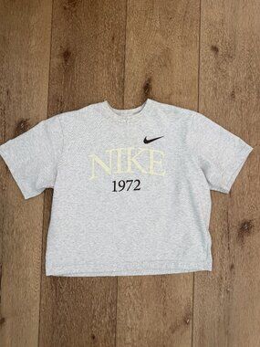 Nike 1972 Boxy Cropped Tee – S